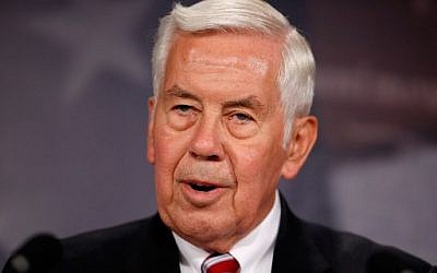 Then-senator Richard Lugar (Republican-Indiana) talks to reporters at the US Capitol in Washington, DC, on June 9, 2010. (CHIP SOMODEVILLA / GETTY IMAGES NORTH AMERICA / AFP)