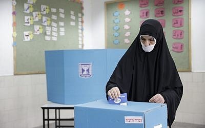 A Bedouin Israeli woman votes in the southern city of Rahat, Tuesday, April 9, 2019. (AP Photo/Tsafrir Abayov)
