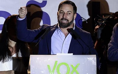Santiago Abascal, leader of far right party Vox, addresses supporters gathered outside the party headquarters following the general election in Madrid, Sunday, April 28, 2019. (AP Photo/Manu Fernandez)