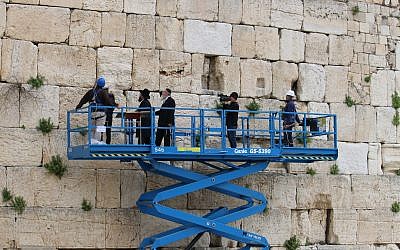 A Western Wall safety inspection on April 3, 2019 (Western Wall Heritage Foundation)