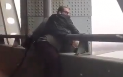 Tuli Avraham and another man preventing an elderly man from jumping off the Verrazano-Narrows Bridge in New York, March 31, 2019. (Screenshot: Twitter)