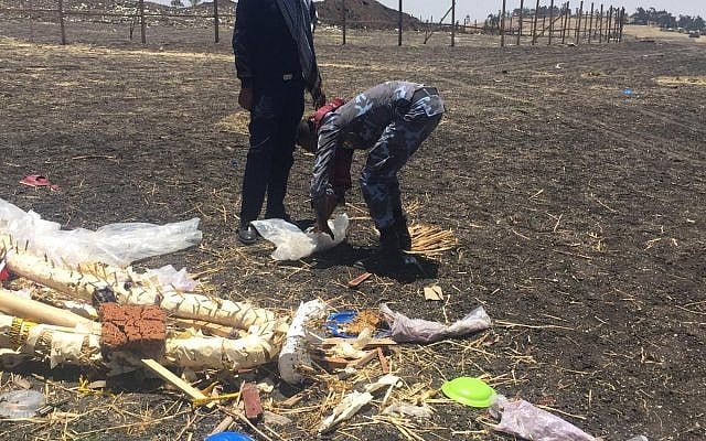 Workers use discarded plastic to pick up debris from the scene where an Ethiopian Airlines Boeing 737 crashed shortly after takeoff last month, killing all 157 on board, near Bishoftu, Ethiopia in April 2019. (Courtesy) Workers use discarded plastic to pick up debris from the scene where an Ethiopian Airlines Boeing 737 crashed shortly after takeoff last month, killing all 157 on board, near Bishoftu, Ethiopia in April 2019. (Courtesy)