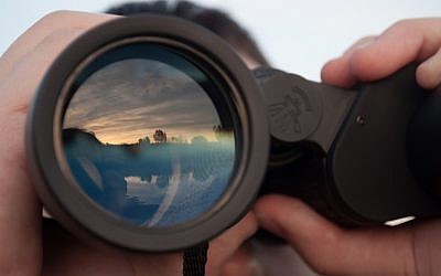 Illustrative image of scouting, searching for tech firms in Israel (SimCh; iStock by Getty Images)