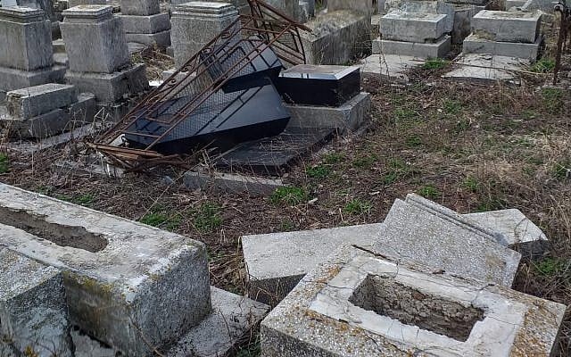 Gravestones smashed at Jewish the cemetery in the town of Huşi, Romania, April 2019. (Federation of Jewish Communities of Romania) Gravestones smashed at Jewish the cemetery in the town of Huşi, Romania, April 2019. (Federation of Jewish Communities of Romania)
