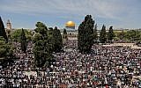 Palestinian Muslim worshipers pray in the Al-Aqsa Mosque compound at Jerusalem's Temple Mount on May 10, 2019 on the first Friday prayers of the holy fasting month of Ramadan. (Ahmad GHARABLI / AFP)