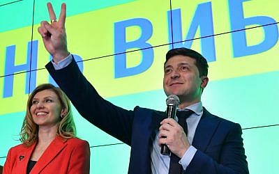 Ukrainian comic actor showman and presidential frontrunner Volodymyr Zelensky delivers a speech after the first exit poll results at his campaign headquarters in Kiev, March 31, 2019. (Genya SAVILOV/AFP)