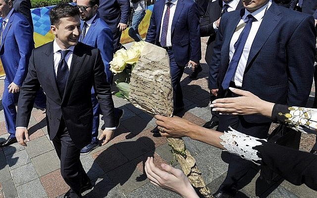 Ukraine's President Volodymyr Zelensky is greeted by supporters as he leaves his inauguration ceremony at the parliament in Kiev on May 20, 2019. (Sergei Chuzavkov/AFP) Ukraine's President Volodymyr Zelensky is greeted by supporters as he leaves his inauguration ceremony at the parliament in Kiev on May 20, 2019. (Sergei Chuzavkov/AFP)