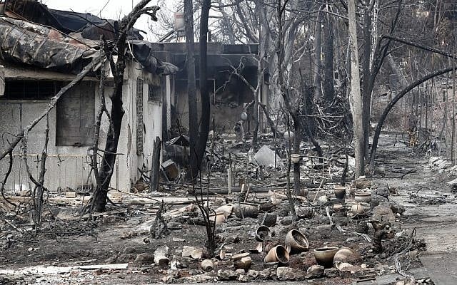 Houses badly damaged by fire amidst extreme heat wave are pictured in the village of Mevo Modi'im, in central Israel on May 24, 2019. (JACK GUEZ / AFP)