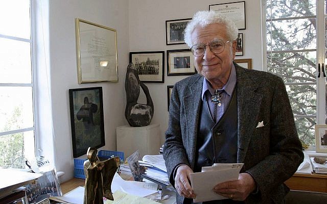 In this Nov. 14, 2003, file photo, Santa Fe Institute co-founder Murray Gell-Mann, winner of the 1969 Nobel Prize for physics, is seen Santa Fe Institute in Santa Fe, New Mexico (AP Photo/Jane Bernard, File) In this Nov. 14, 2003, file photo, Santa Fe Institute co-founder Murray Gell-Mann, winner of the 1969 Nobel Prize for physics, is seen Santa Fe Institute in Santa Fe, New Mexico (AP Photo/Jane Bernard, File)