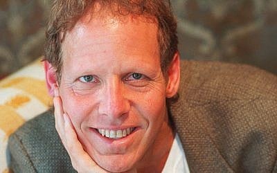 Pulitzer Prize-winning author Tony Horwitz poses for a portrait May 1, 1998, during a visit to Los Angeles to promote his book, "Confederates in the Attic." (AP Photo/Susan Sterner)