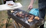Israelis barbecue in Jerusalem as Israel celebrates its 71st Independence Day on May 9, 2019. (Yonatan Sindel/Flash90)