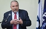 Yisrael Beytenu party leader Avigdor Liberman holds a press conference in Tel Aviv on May 30, 2019. (Flash90)
