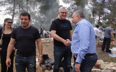 Yisrael Beytenu members Alex Kushnir (left), Eli Avidar (center) and party leader Avigdor Liberman at an Israel Independence Day picnic, May 10, 2019 (Facebook)