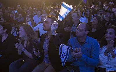 Israelis in Tel Aviv react after watching the Beresheet spacecraft fail to land safely on the moon on April 11, 2019. (Amir Levy/Getty Images)