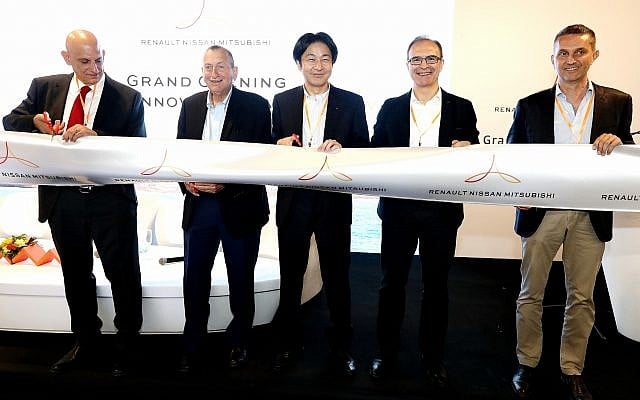 Aharon Aharon, CEO of Israel innovation Authority, left to right, Ron Huldai, Mayor of Tel Aviv; Tsuyoshi Yamaguchi, Alliance Executive Vice President, Engineering;
Gaspar Gascon Abellan, Deputy Alliance Executive Vice President, Engineering;
Antoine Basseville, Director of Alliance Tel Aviv Open Innovation Lab at the opening of the Alliance Innovation Lab Tel Aviv; June 10, 2019 (Niv Kantor) Aharon Aharon, CEO of Israel innovation Authority, left to right, Ron Huldai, Mayor of Tel Aviv; Tsuyoshi Yamaguchi, Alliance Executive Vice President, Engineering;
Gaspar Gascon Abellan, Deputy Alliance Executive Vice President, Engineering;
Antoine Basseville, Director of Alliance Tel Aviv Open Innovation Lab at the opening of the Alliance Innovation Lab Tel Aviv; June 10, 2019 (Niv Kantor)