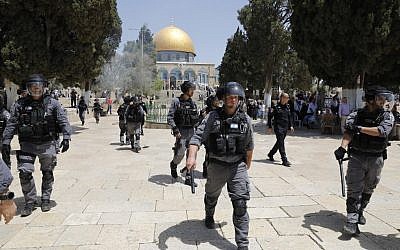 File: Israeli security forces gather at the Temple Mount in Jerusalem's Old City on June 2, 2019, after clashes broke out between police and Muslim worshipers following the entry of Jews to the site for Jerusalem Day. (Ahmad Gharabli/AFP)