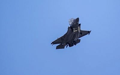 An F-35 fighter plane flies over the White House on June 12, 2019, in Washington DC (Eric Baradat/AFP)