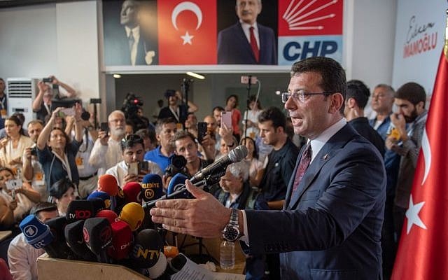 Ekrem Imamoglu, candidate of the secular opposition Republican People's Party (CHP), makes his victory statement at CHP offices in Istanbul, on June 23, 2019. (Bulent Kilic / AFP) Ekrem Imamoglu, candidate of the secular opposition Republican People's Party (CHP), makes his victory statement at CHP offices in Istanbul, on June 23, 2019. (Bulent Kilic / AFP)