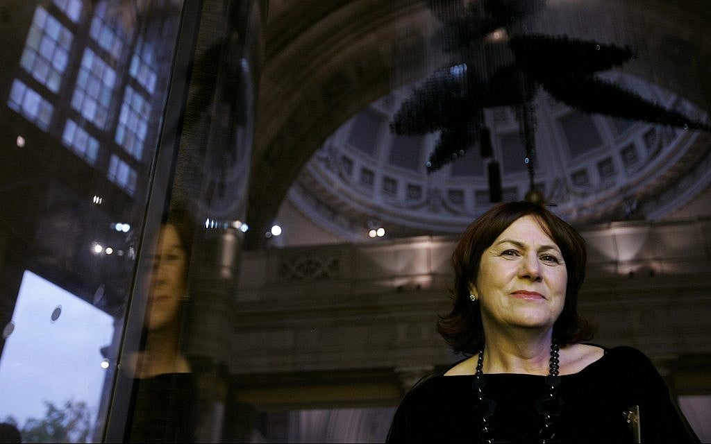 Writer Linda Grant poses for photographers prior to the Man Booker Prize for Fiction 2008 Shortlist party in central London, Tuesday Sept. 9, 2008. (AP Photo/Lefteris Pitarakis) Writer Linda Grant poses for photographers prior to the Man Booker Prize for Fiction 2008 Shortlist party in central London, Tuesday Sept. 9, 2008. (AP Photo/Lefteris Pitarakis)