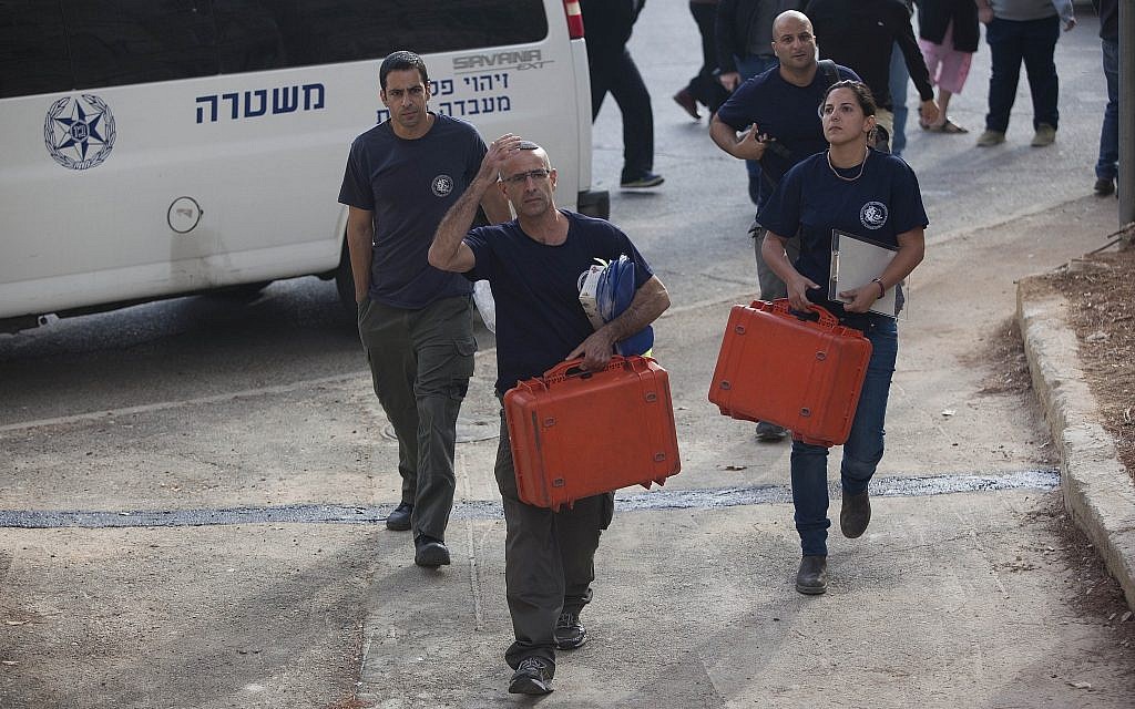 Illustrative: Crime scene investigators in Jerusalem on November 24, 2013. (Yonatan Sindel/FLASH90)