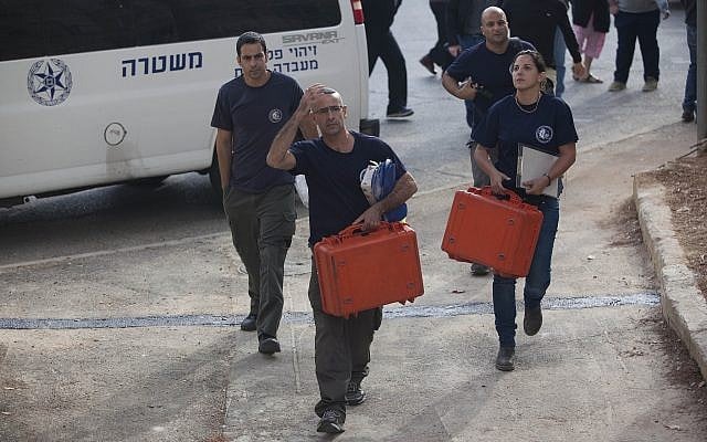 Illustrative: Crime scene investigators in Jerusalem on November 24, 2013. (Yonatan Sindel/FLASH90)