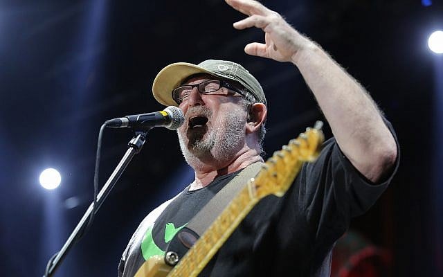 Efraim Shamir of the Israeli rock band Kaveret performs during the group's comeback tour in the summer of 2013. (Moshe Shai/Flash90)