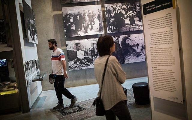 Visitors at Yad Vashem in Jerusalem on April 28, 2019 (Hadas Parush/Flash90)