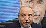 Yisrael Beytenu party leader Avigdor Liberman holds a press conference following the dissolving of the Knesset, and ahead of the new elections, in Tel Aviv, on May 30, 2019. (Flash90)