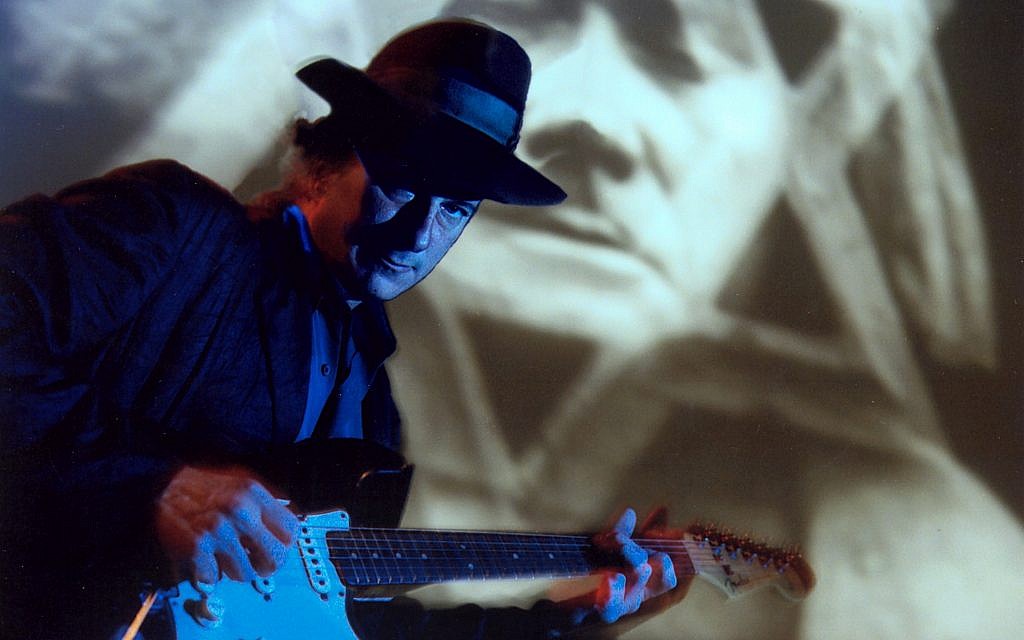Gary plays 'The Golem' in BimHuis, Amsterdam, in September 2000. (Arjen Veldt)