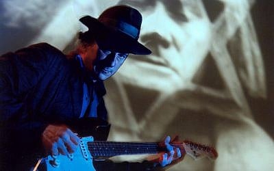 Gary plays 'The Golem' in BimHuis, Amsterdam, in September 2000. (Arjen Veldt)