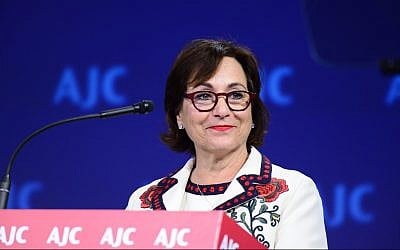First-ever female president Harriet Schleifer addressing an American Jewish Committee meeting, (Courtesy AJC)