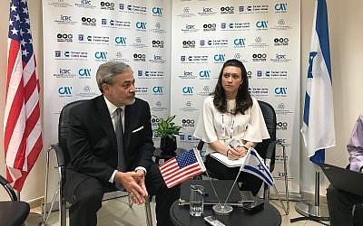 Dan Brouillette , Deputy Secretary at the US Department of Energy, left, at a press briefing on the sidelines of Cyber Week at Tel Aviv University, June 26. 2019 (Shoshanna Solomon/Times of Israel)