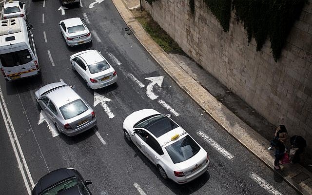 Illustrative: vehicles in a traffic jam in Jerusalem, April 21, 2019. (Yonatan Sindel/Flash90) Illustrative: vehicles in a traffic jam in Jerusalem, April 21, 2019. (Yonatan Sindel/Flash90)