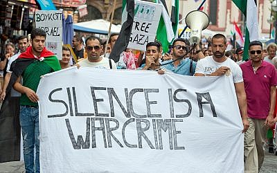 Several hundred people attend a pro-Palestinian demonstration in Frankfurt, central Germany.Sunday, July 20, 2014. (AP Photo/dpa, Boris Roessler)