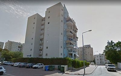 An apartment building on Steinberg street in Beersheba. (screen capture: Google Maps Street View)