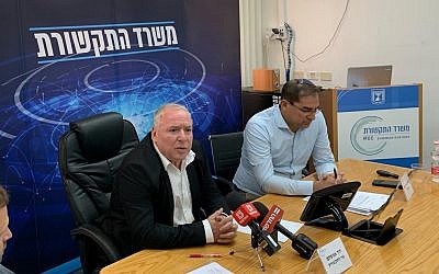 Communications Minister David Amsalem, left, and Netanel Cohen, director general of the ministry, at the launch of the 5G wireless network tender in Jerusalem, July 14 (Courtesy)