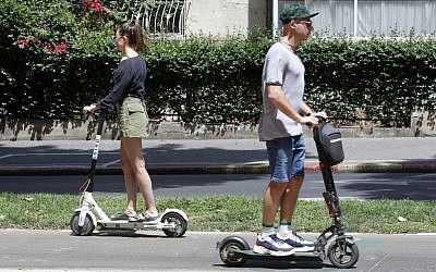 People ride electric scooters in the streets of the Israeli coastal town of Tel Aviv on May 30, 2019 (JACK GUEZ / AFP)