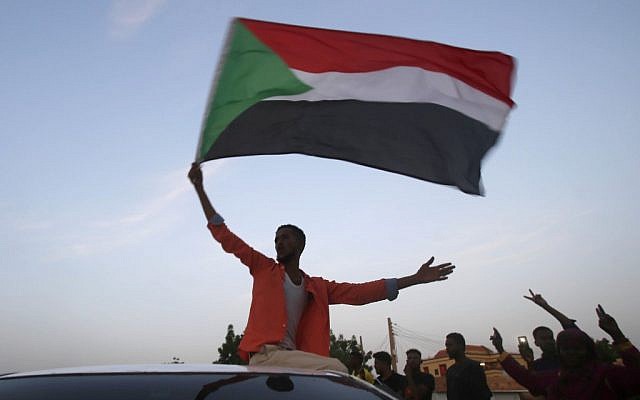 Sudanese protesters celebrate in the streets of Khartoum after ruling generals and protest leaders announced they have reached an agreement on the disputed issue of a new governing body on July 5, 2019. (Ashraf Shazly/AFP) Sudanese protesters celebrate in the streets of Khartoum after ruling generals and protest leaders announced they have reached an agreement on the disputed issue of a new governing body on July 5, 2019. (Ashraf Shazly/AFP)