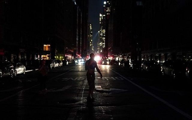 Cars on 6th Avenue during a major power outage affecting parts of the city New York City on July 13, 2019, (TIMOTHY A. CLARY / AFP) Cars on 6th Avenue during a major power outage affecting parts of the city New York City on July 13, 2019, (TIMOTHY A. CLARY / AFP)