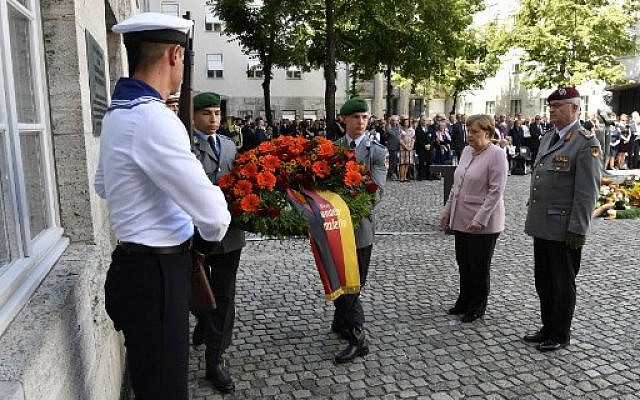 German Chancellor Angela Merkel presents a wreath of flowers during the memorial ceremony for the 75th anniversary of the attempted assassination of Adolf Hitler in Berlin, on July 20, 2019. (John MACDOUGALL / AFP) German Chancellor Angela Merkel presents a wreath of flowers during the memorial ceremony for the 75th anniversary of the attempted assassination of Adolf Hitler in Berlin, on July 20, 2019. (John MACDOUGALL / AFP)