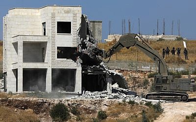 Israeli security forces razing one of the Palestinian buildings in the West Bank village of Dar Salah, adjacent to the Sur Baher area which straddles the West Bank and Jerusalem, July 22, 2019 shows. (Ahmad GHARABLI/AFP)