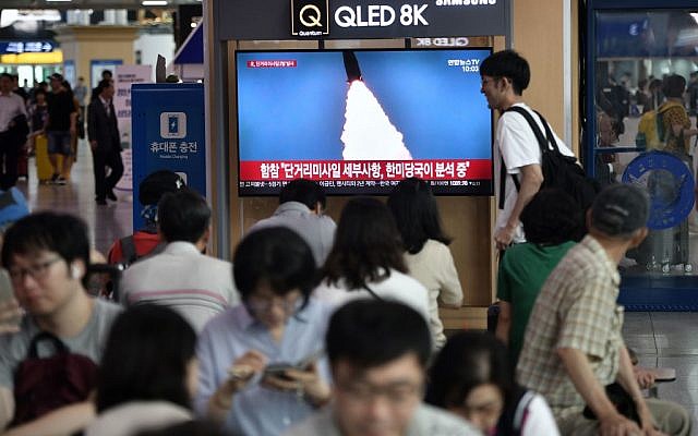 People watch a television news screen showing a file footage of a North Korean missile launch, at a railway station in Seoul on July 25, 2019. (Jung Yeon-je / AFP) People watch a television news screen showing a file footage of a North Korean missile launch, at a railway station in Seoul on July 25, 2019. (Jung Yeon-je / AFP)