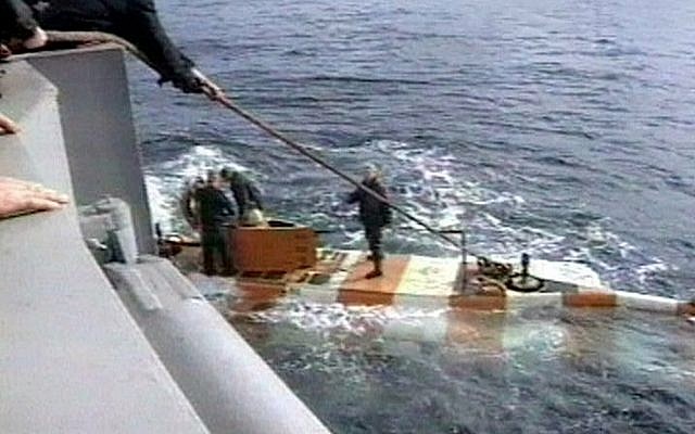 Russia rescue personnel return from a dive in a mini submarine to the Kursk on the sea bed in the Barents Sea, Russia. (RU-RTR Russian Television via AP) Russia rescue personnel return from a dive in a mini submarine to the Kursk on the sea bed in the Barents Sea, Russia. (RU-RTR Russian Television via AP)