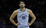 Then Memphis Grizzlies forward Omri Casspi in action during an NBA basketball game against the Philadelphia 76ers, December 2, 2018, in Philadelphia. (AP/Matt Slocum)