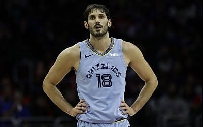 Then Memphis Grizzlies forward Omri Casspi in action during an NBA basketball game against the Philadelphia 76ers, December 2, 2018, in Philadelphia. (AP/Matt Slocum)
