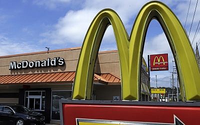 Illustrative: A McDonald's restaurant in Pittsburgh, Pennsylvania, April 2019 (AP Photo/Gene J. Puskar)
