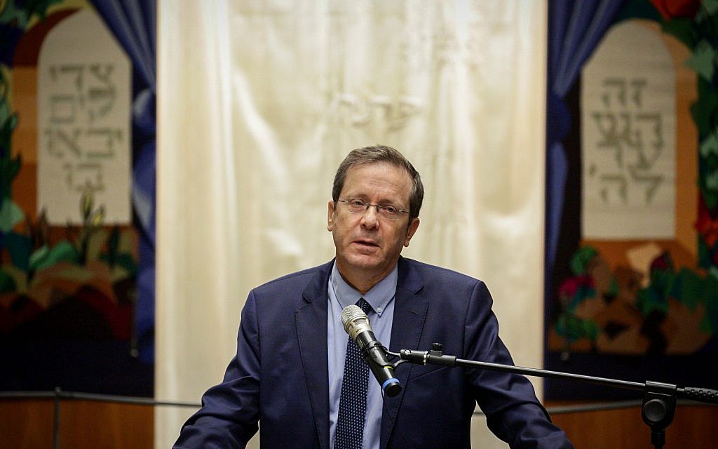 Illustrative: Head of the Jewish Agency Isaac Herzog attends a memorial service for the victims who were killed in shooting attack at Pittsburgh at a synagogue in Jerusalem, on October 29, 2018. (Aharon Krohn/Flash90) Illustrative: Head of the Jewish Agency Isaac Herzog attends a memorial service for the victims who were killed in shooting attack at Pittsburgh at a synagogue in Jerusalem, on October 29, 2018. (Aharon Krohn/Flash90)