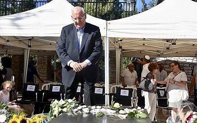 President Reuven Rivlin at the grave of his late wife Nechama at Jerusalem's Mount Herzl for the unveiling of her tombstone 30 days after her passing, on July 4, 2019. (Courtesy Tomer Reichman)