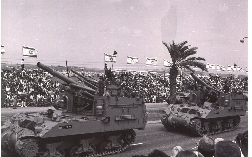 M-50 self propelled guns take part in a military parade in Tel Aviv on Independence Day, May 6, 1965. (Avraham Amir/Wikimedia)