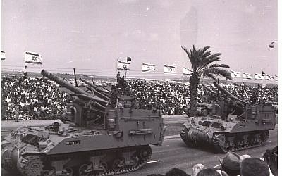 M-50 self propelled guns take part in a military parade in Tel Aviv on Independence Day, May 6, 1965. (Avraham Amir/Wikimedia)